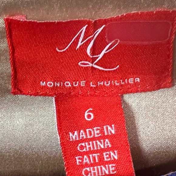 Monique Lhuillier Half Sleeve Bateau Neckline Fit and Flare Lace Dress. Lined - Picture 8 of 10